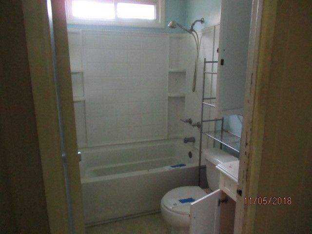 504 W Walnut St, Selma, NC 27576