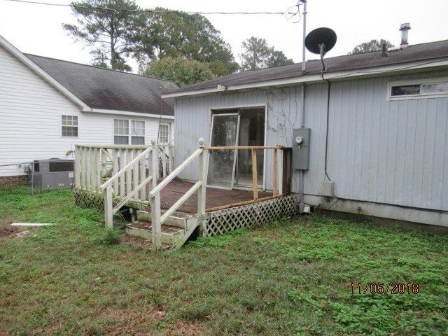 504 W Walnut St, Selma, NC 27576