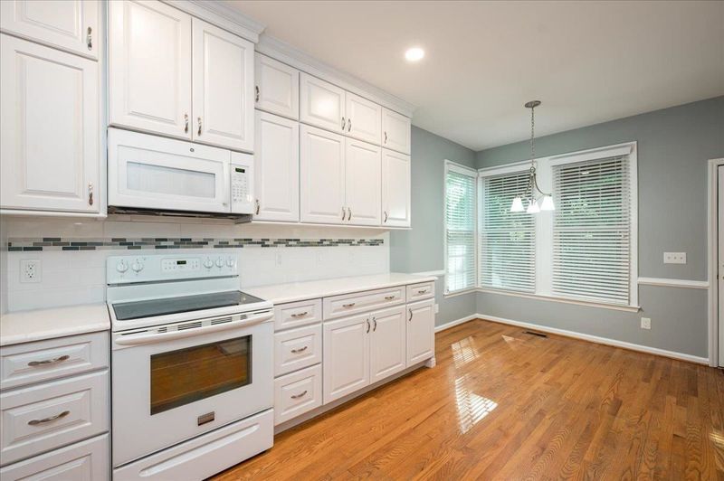 504 Windcrest Dr, Apex, NC 27502