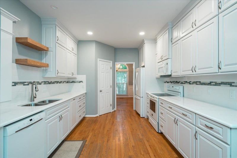 504 Windcrest Dr, Apex, NC 27502