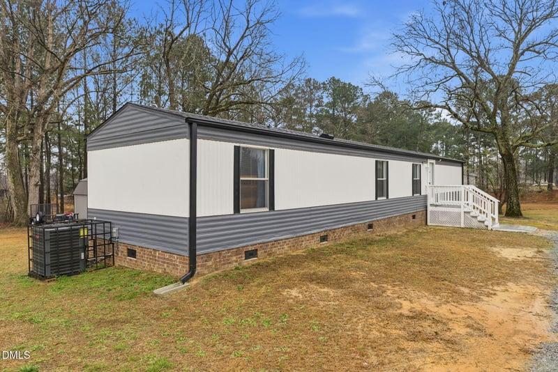 5045 Nc 96 , Four Oaks, NC 27524