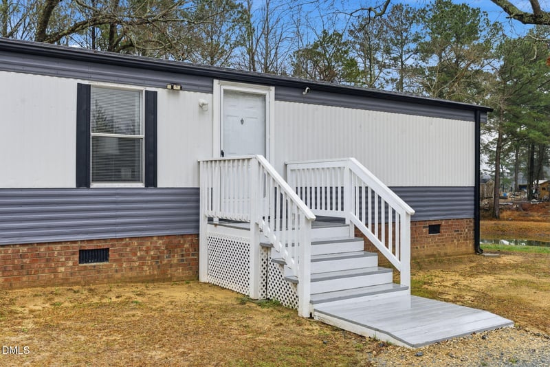 5045 Nc 96 , Four Oaks, NC 27524