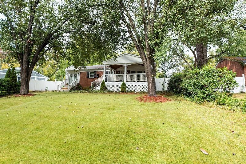 505 Chatham Ln, Raleigh, NC 27610