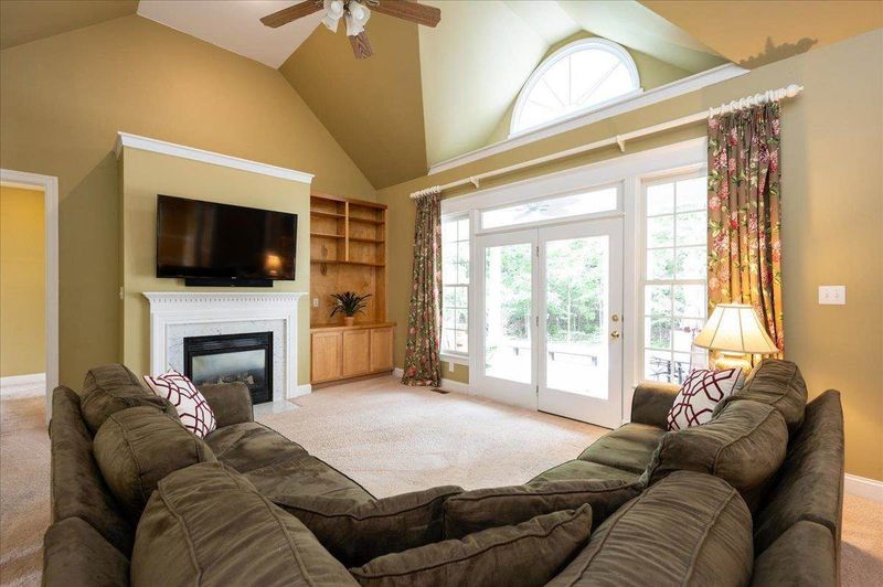 505 Everglades Dr, Mebane, NC 27302