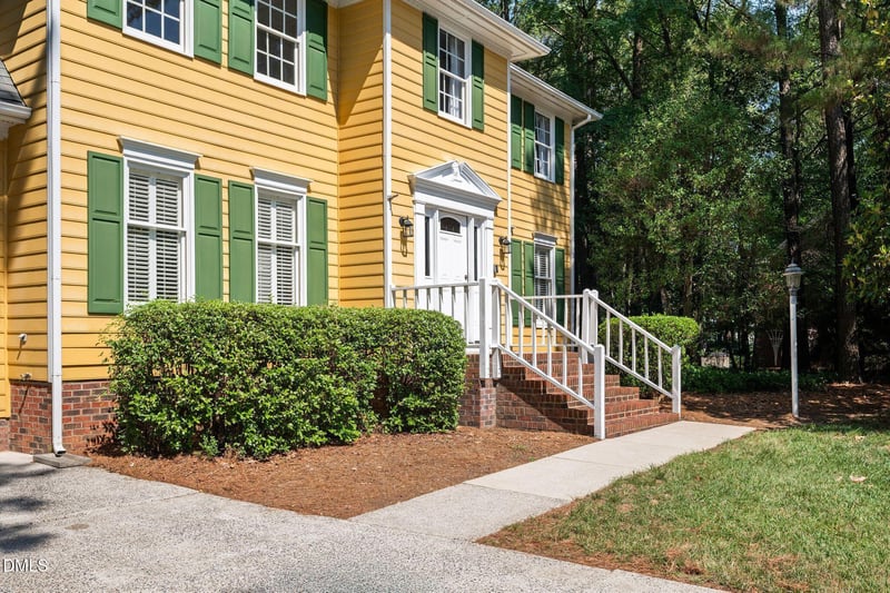 505 Heathridge Ln, Cary, NC 27513