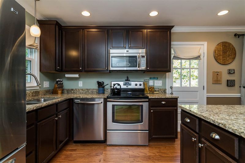 505 Northclift Dr, Raleigh, NC 27609