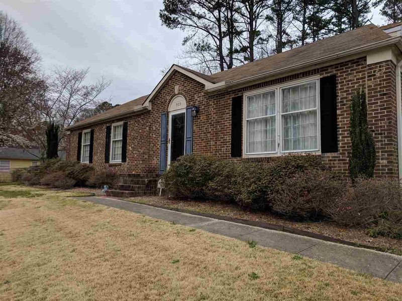 505 Pinecroft Dr, Raleigh, NC 27609