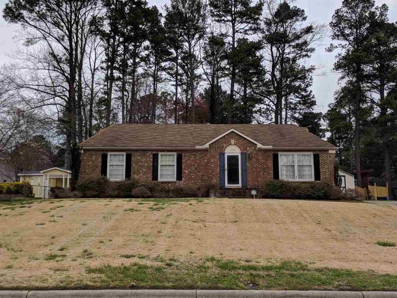 505 Pinecroft Dr, Raleigh, NC 27609