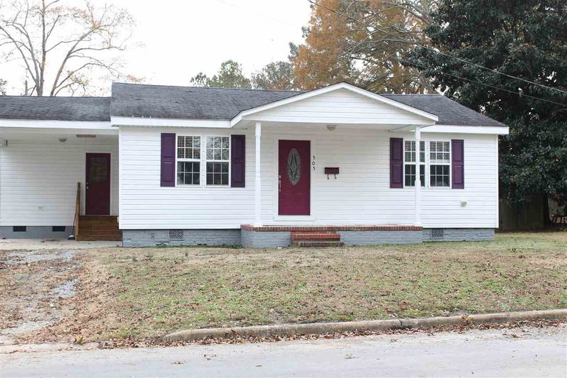 505 W Walnut St, Selma, NC 27576