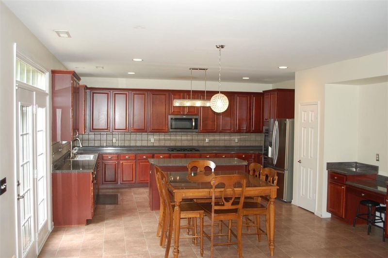 506 Ashburn Ln, Durham, NC 27703