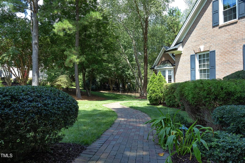 506 Greyfriars Ln, Cary, NC 27518