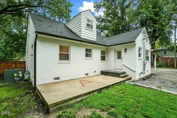 506 Noble St, Selma, NC 27576