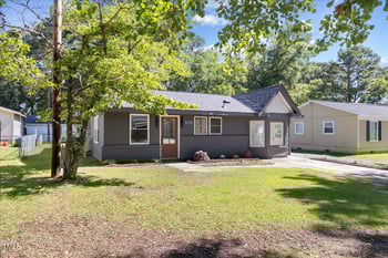506 Walnut St, Selma, NC 27576