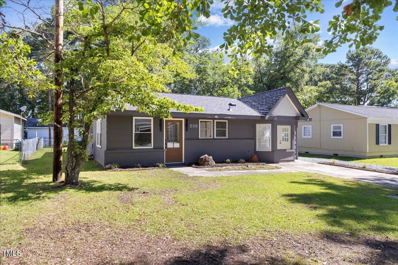 506 Walnut St, Selma, NC 27576