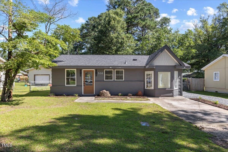 506 Walnut St, Selma, NC 27576