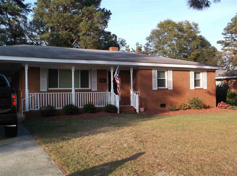 508 W Chestnut St, Selma, NC 27576