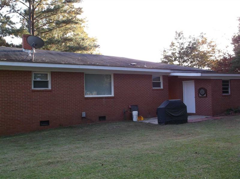 508 W Chestnut St, Selma, NC 27576