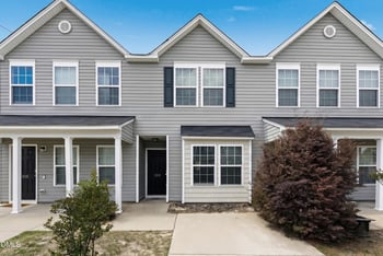 508 Directive Dr, Hope Mills, NC 28348