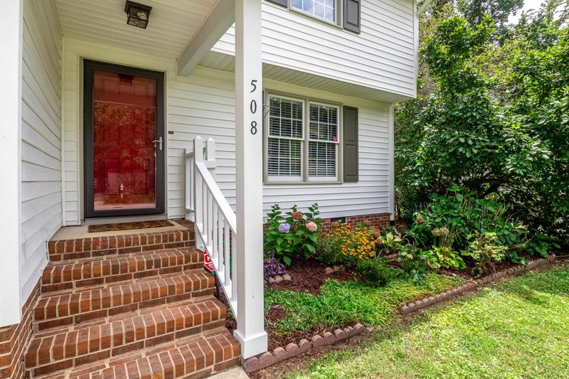 508 Drolmond Dr, Raleigh, NC 27615