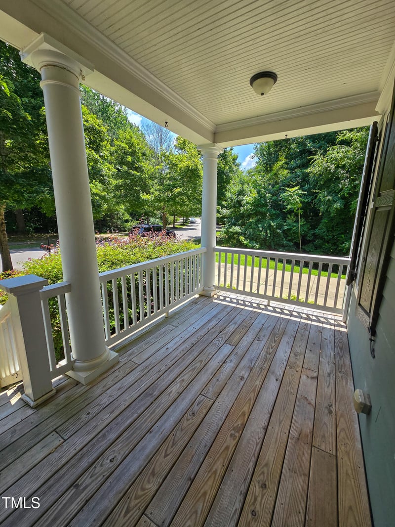 508 Edgepine Dr, Holly Springs, NC 27540