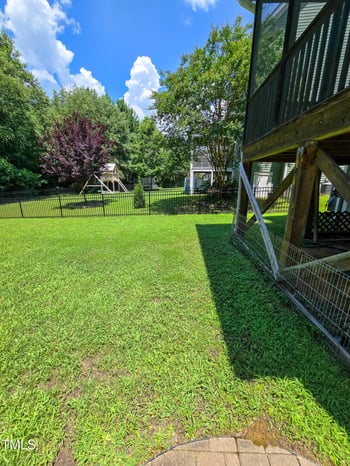 508 Edgepine Dr, Holly Springs, NC 27540