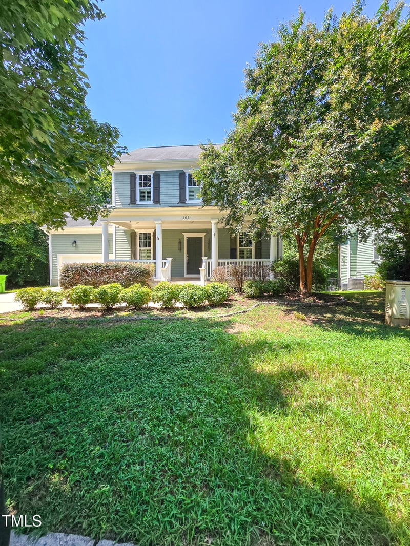 508 Edgepine Dr, Holly Springs, NC 27540