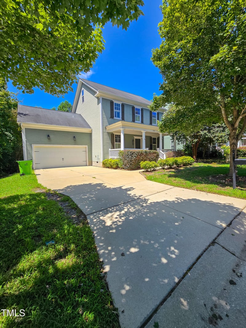 508 Edgepine Dr, Holly Springs, NC 27540