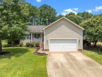 508 Hidden Cellars Dr, Holly Springs, NC 27540