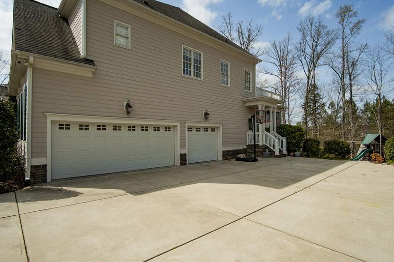 508 Hollowridge Ct, Cary, NC 27519