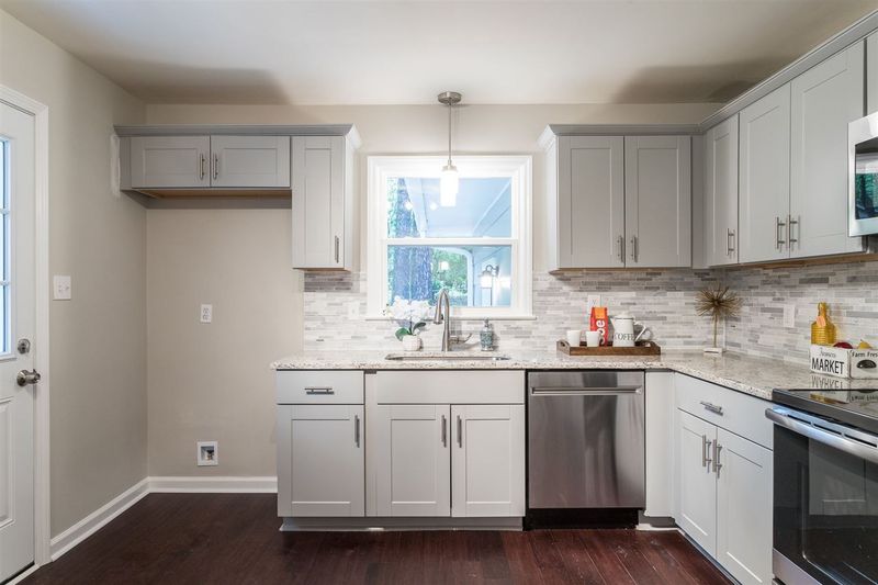 508 Royal Oak Dr, Garner, NC 27529