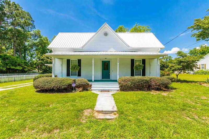 509 N Baker St, Four Oaks, NC 27524