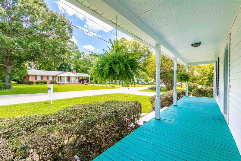 509 N Baker St, Four Oaks, NC 27524