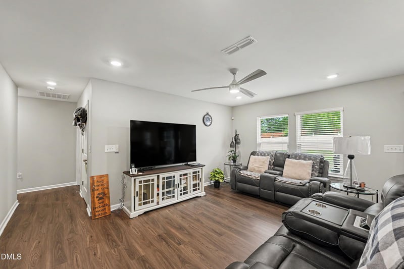 509 Kayak Ct, Mebane, NC 27302