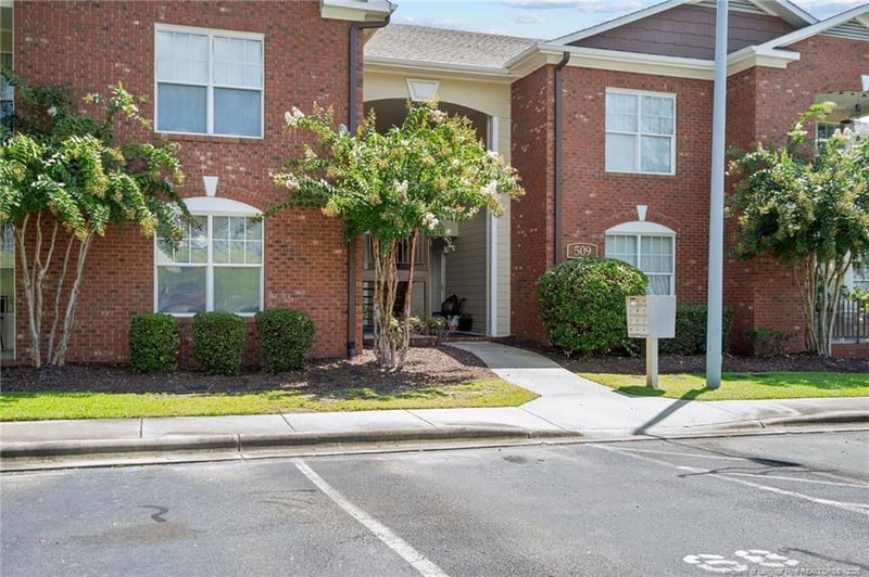 509 Meadowland Ct, Hope Mills, NC 28348