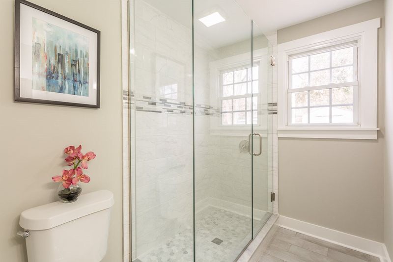 509 Robin Hood Dr, Raleigh, NC 27604