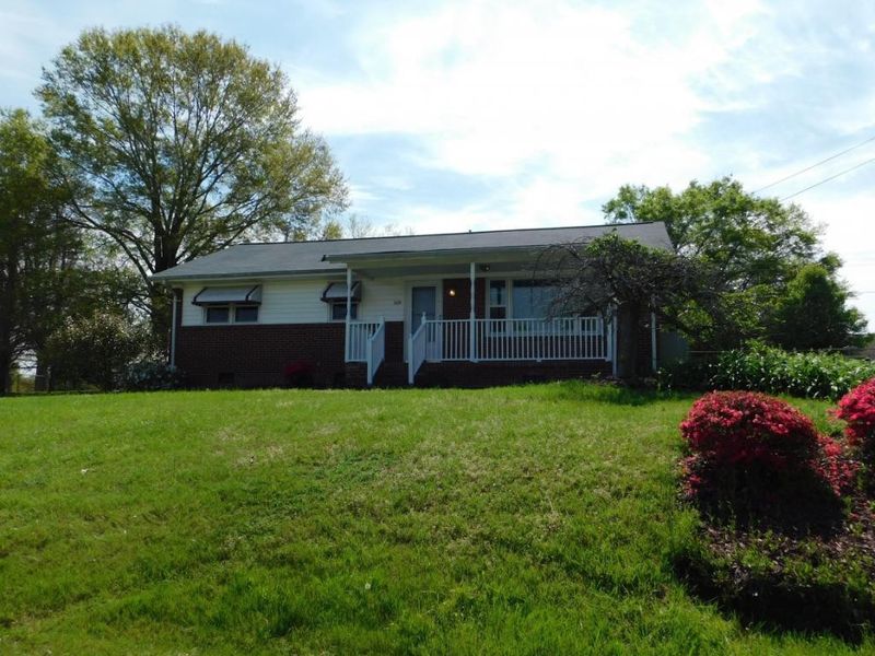 509 N Sellars Mill Rd, Burlington, NC 27217