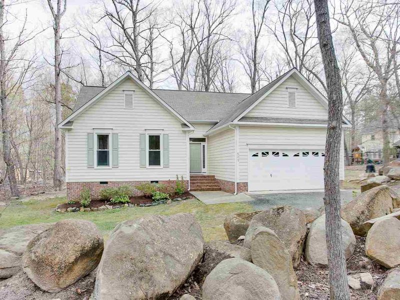 509 Stonehill Rd, Chapel Hill, NC 27516