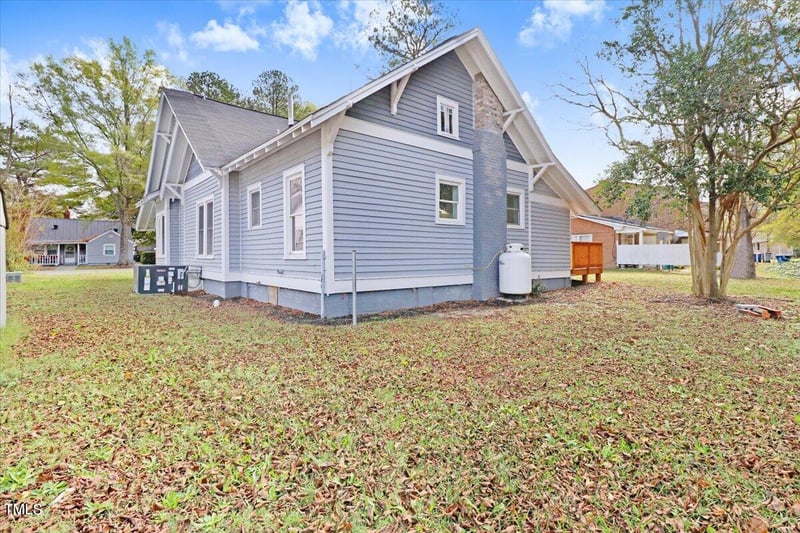 509 N Webb St, Selma, NC 27576