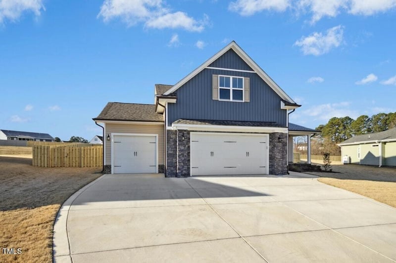 51 Blackberry Ln, Benson, NC 27504