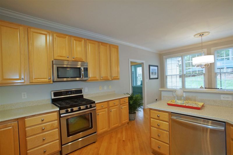 510 Edgemore Ave, Cary, NC 27519