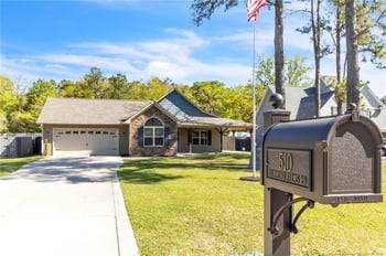 510 Hammond Farms Dr, Hope Mills, NC 28348