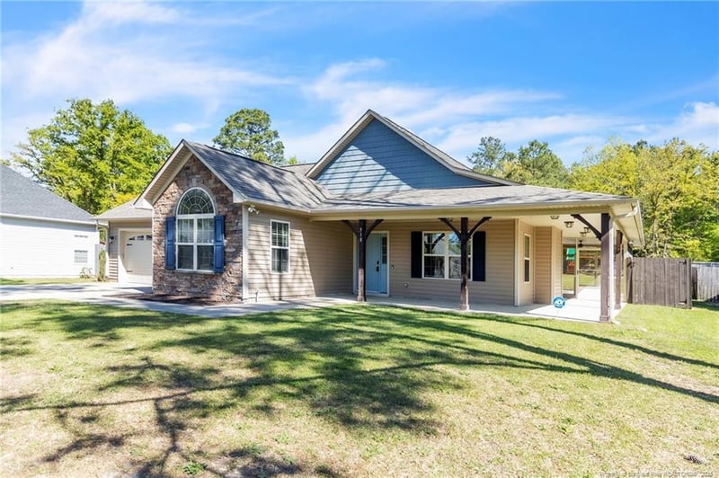 510 Hammond Farms Dr, Hope Mills, NC 28348
