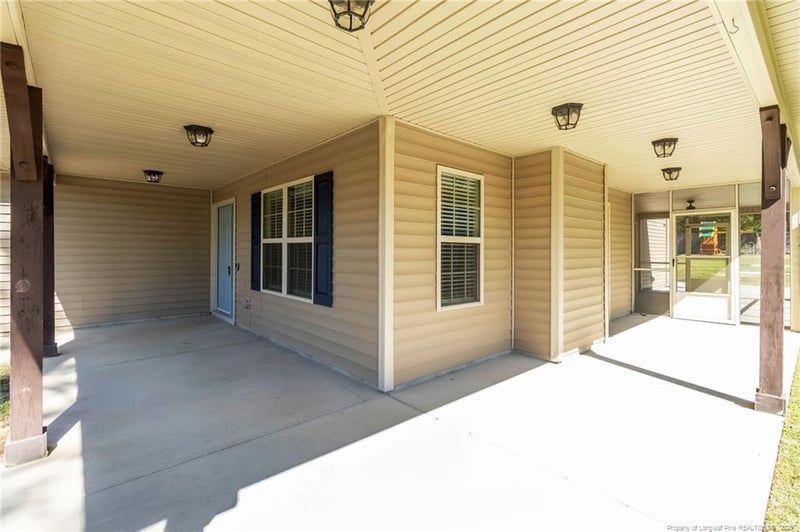 510 Hammond Farms Dr, Hope Mills, NC 28348
