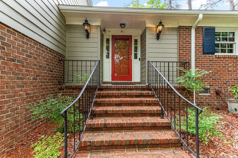 510 Thorncliff Dr, Fayetteville, NC 28303