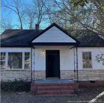 5101 Banyan Rd, Fayetteville, NC 28304