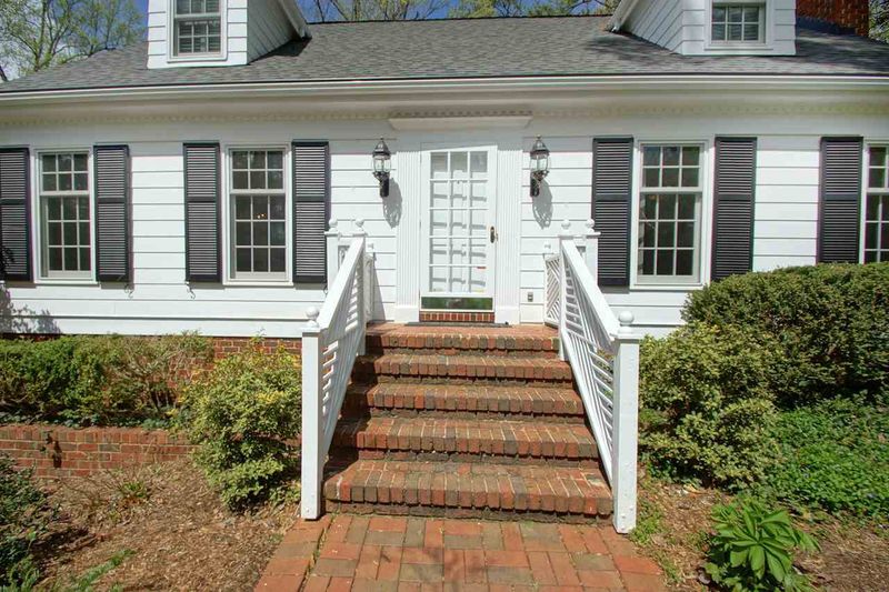 5101 Glen Forest Dr, Raleigh, NC 27612