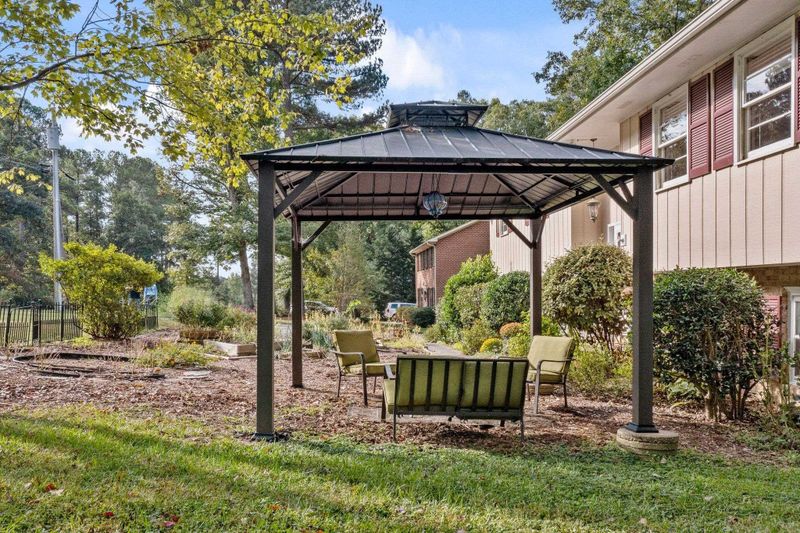 5101 Raintree Rd, Durham, NC 27712