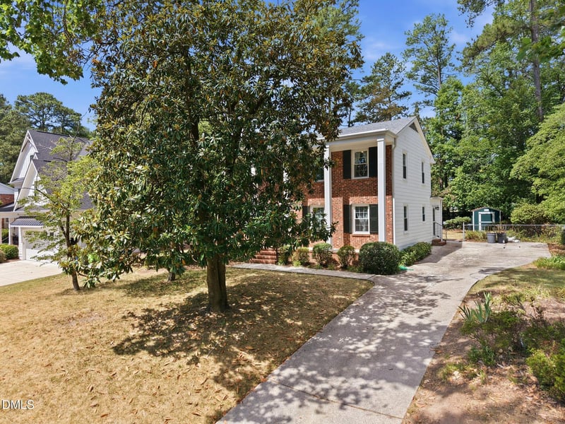 5101 Sandlewood Dr, Raleigh, NC 27609