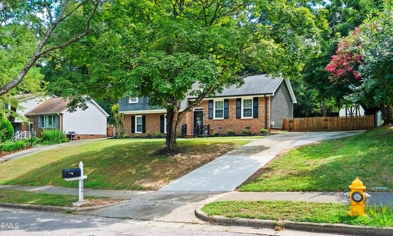 5104 Cedarwood Dr, Raleigh, NC 27609