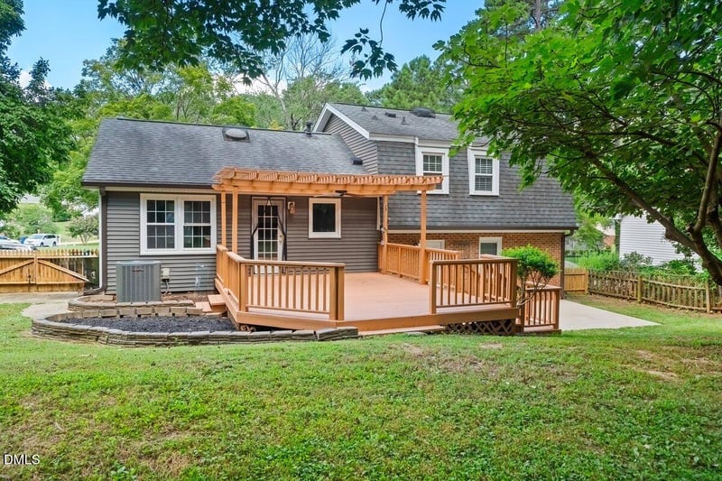5104 Cedarwood Dr, Raleigh, NC 27609